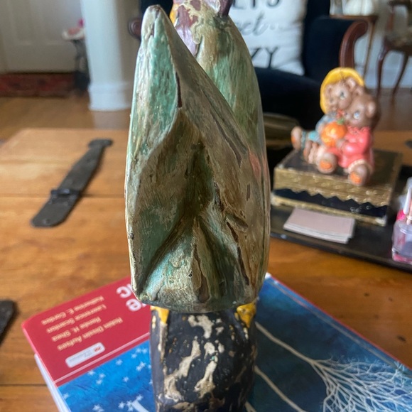 Rustic Wood Pedestal Hen - Picture 6 of 6